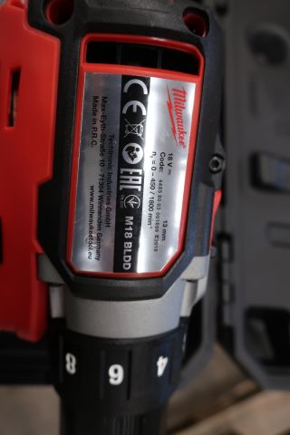 699252-4 Drill screwdriver Milwaukee M18 BLDD-502C with batteries and charger