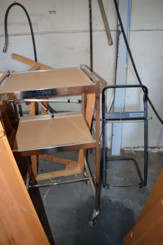 633098-3 Bokvagn, pappershållare, projektorvagn