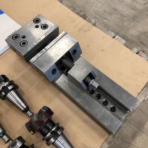 697084-8 VMC Doosan DNM 400