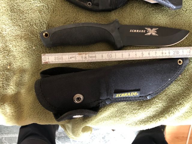 685857-2 Wilderness knives, Linder, Kershaw etc. and 1 belly opener