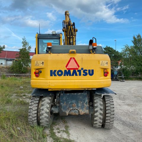 661315-7 Komatsu PW148-8 Wheeled excavator with trailer
