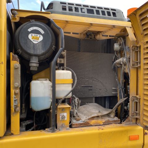 661315-17 Komatsu PW148-8 Wheeled excavator with trailer