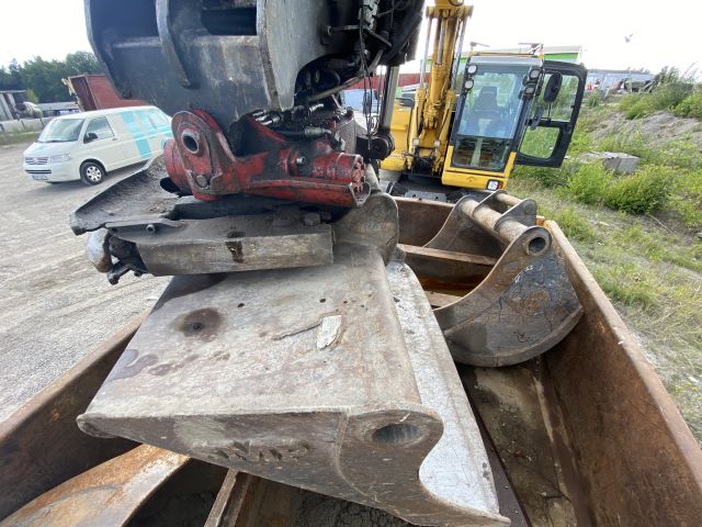661315-31 Komatsu PW148-8 Wheeled excavator with trailer