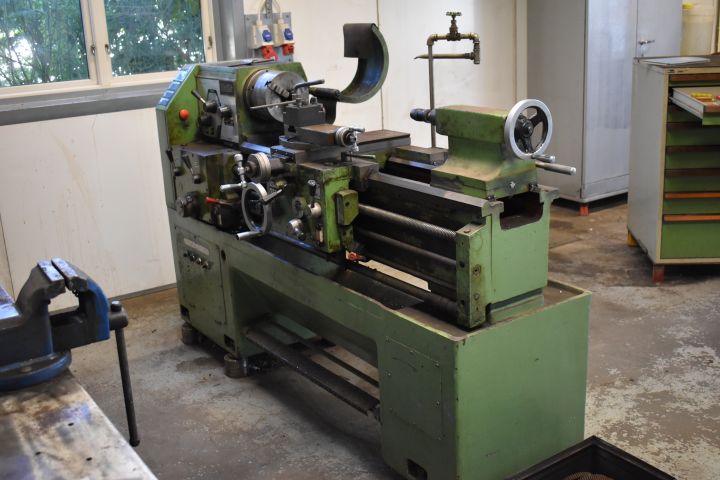 701320-1 Lathe Victor 400x1000 with accessories - 1979