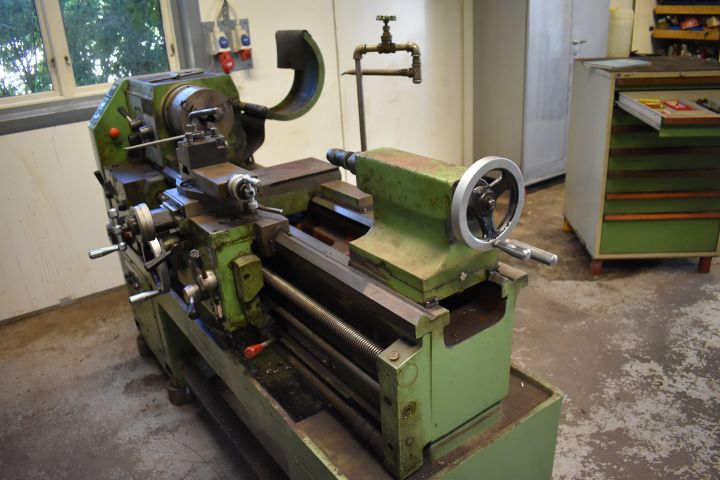 701320-2 Lathe Victor 400x1000 with accessories - 1979