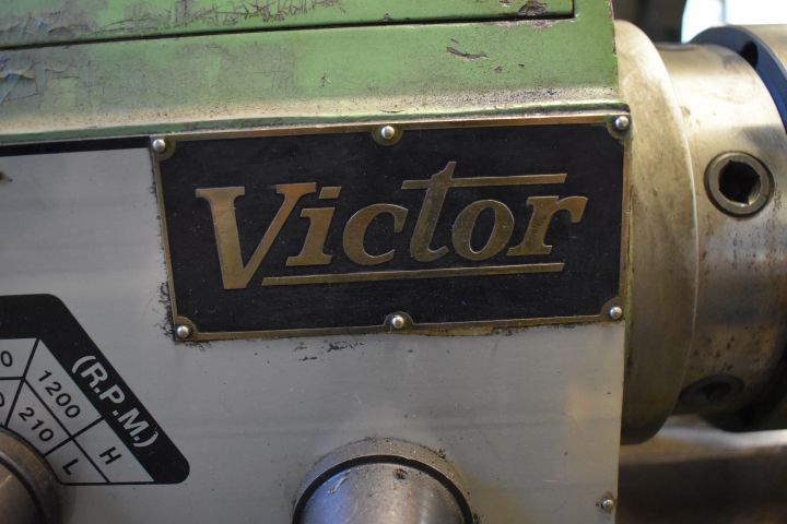 701320-9 Lathe Victor 400x1000 with accessories - 1979