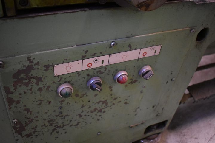 701320-11 Lathe Victor 400x1000 with accessories - 1979