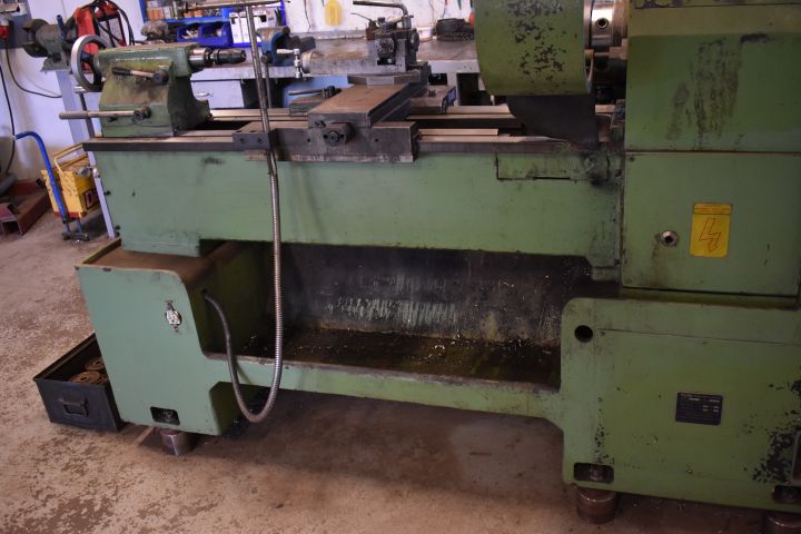 701320-14 Lathe Victor 400x1000 with accessories - 1979