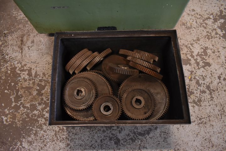 701320-15 Lathe Victor 400x1000 with accessories - 1979