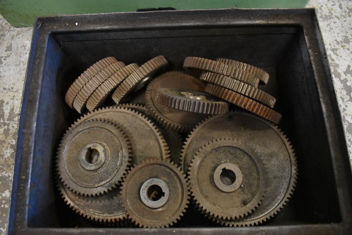 701320-16 Lathe Victor 400x1000 with accessories - 1979