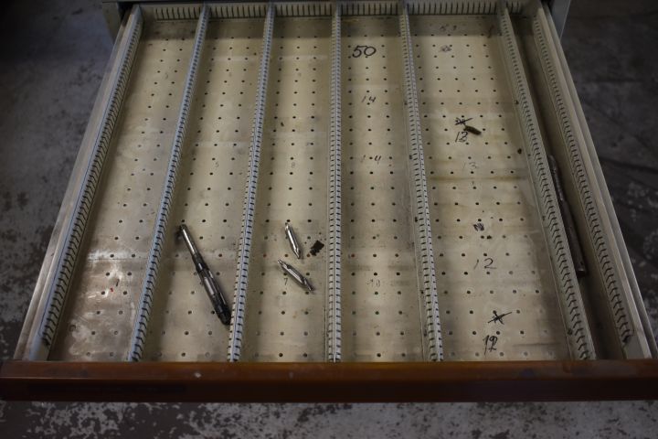 701320-26 Lathe Victor 400x1000 with accessories - 1979