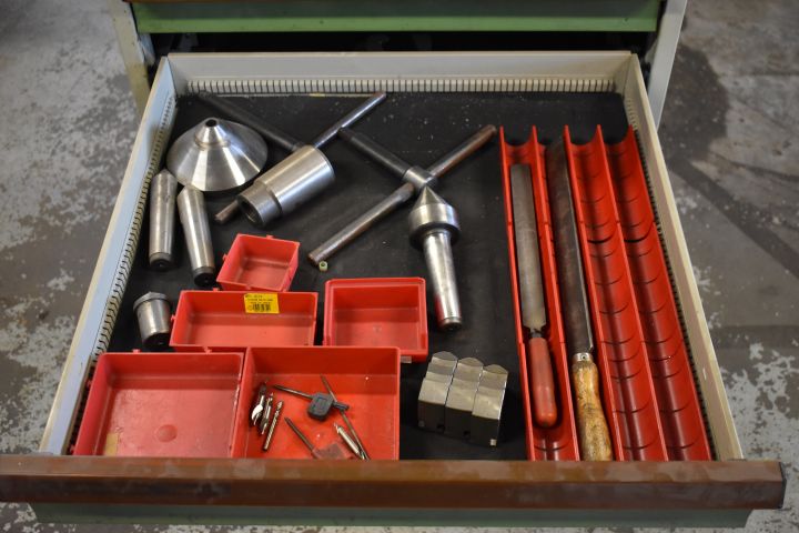 701320-29 Lathe Victor 400x1000 with accessories - 1979