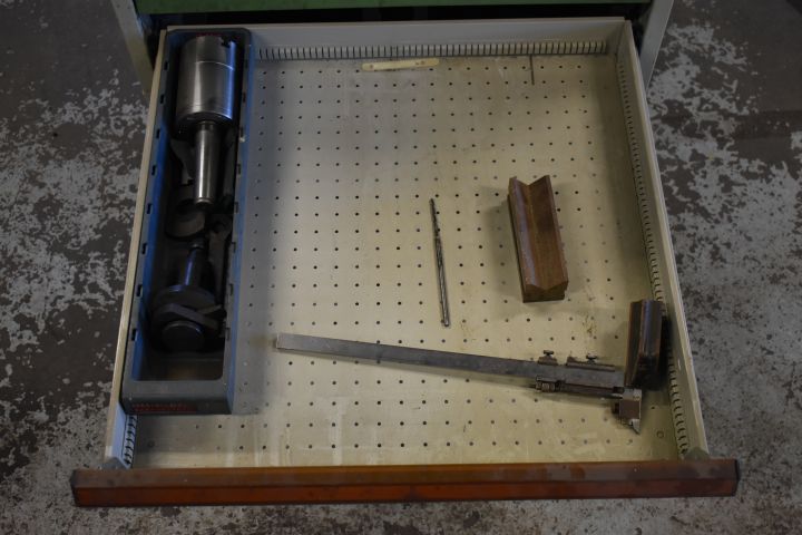 701320-32 Lathe Victor 400x1000 with accessories - 1979