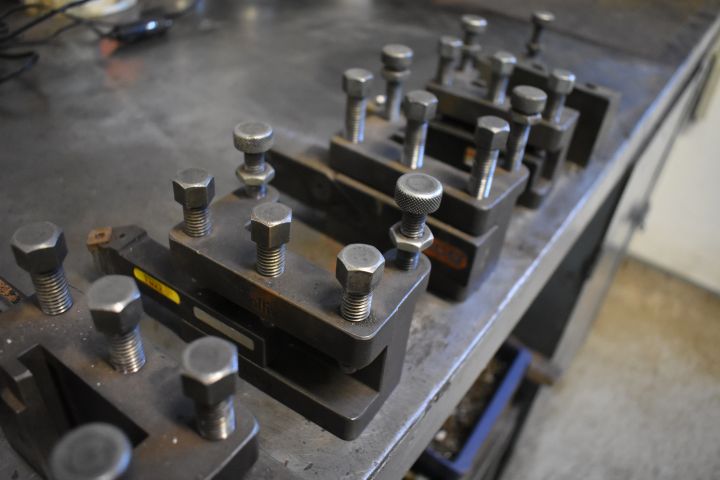 701320-38 Lathe Victor 400x1000 with accessories - 1979