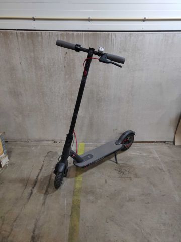 700902-1 Electric scooter Xiaomi Mi M365 (Black, 25km / h, 12.5kg)