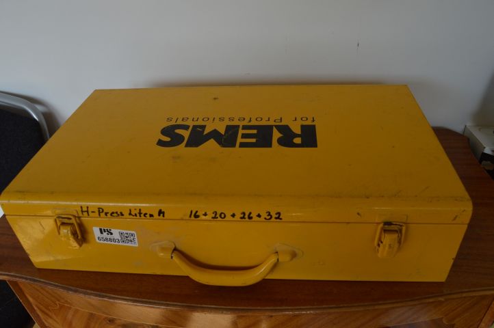 658803-2 Invoiced on 709256 - Rems minipress with 4 press jaws