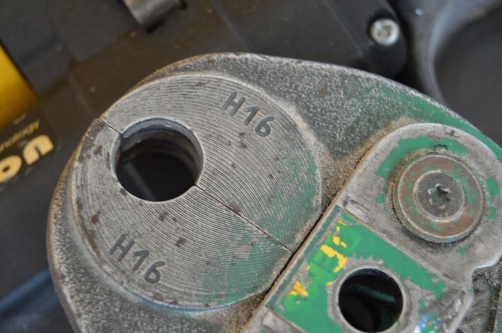 658803-3 Invoiced on 709256 - Rems minipress with 4 press jaws