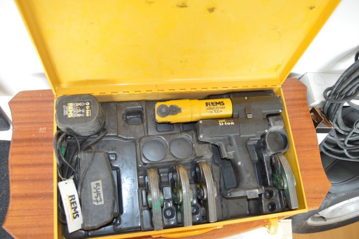 658803-7 Invoiced on 709256 - Rems minipress with 4 press jaws