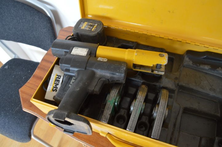 658803-8 Invoiced on 709256 - Rems minipress with 4 press jaws