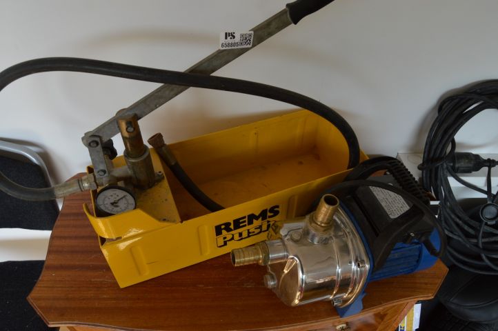 658805-1 Invoiced on 709256 - Sample pressure pump Rems + Water pump