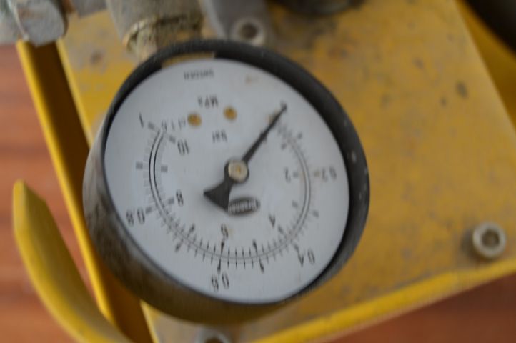 658805-2 Invoiced on 709256 - Sample pressure pump Rems + Water pump