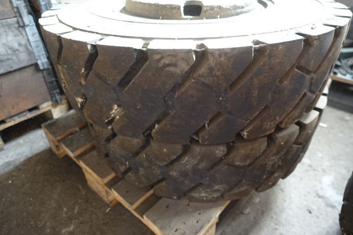 702708-2 Truck Tires