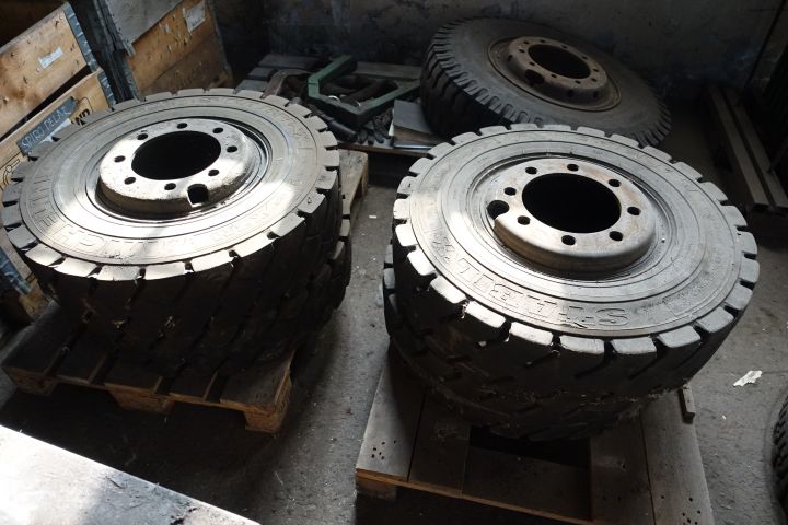 702708-7 Truck Tires