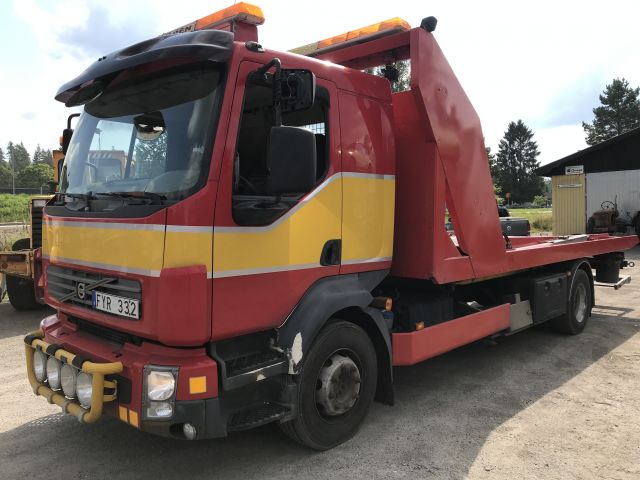 702871-1 Volvo FL240 4x2 salvage car transport 2007