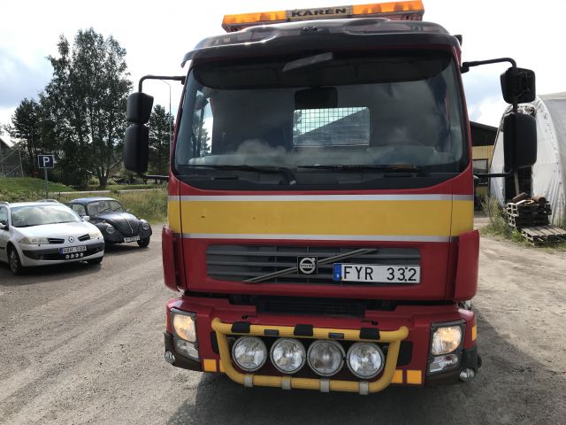 702871-3 Volvo FL240 4x2 salvage car transport 2007