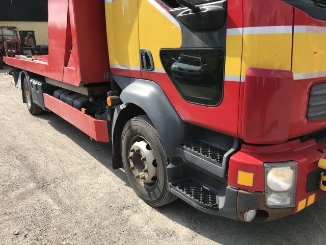 702871-8 Volvo FL240 4x2 salvage car transport 2007