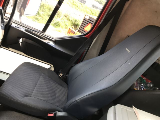 702871-28 Volvo FL240 4x2 salvage car transport 2007