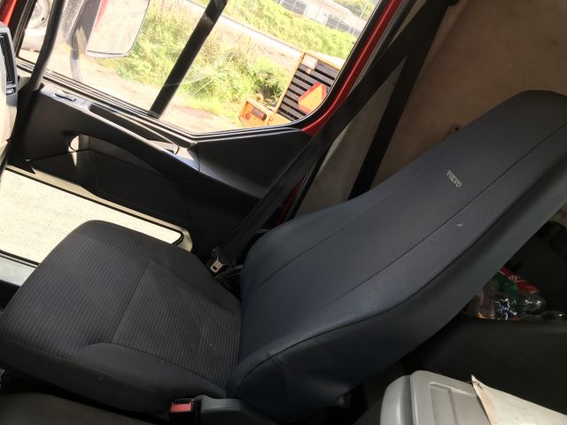 702871-29 Volvo FL240 4x2 salvage car transport 2007