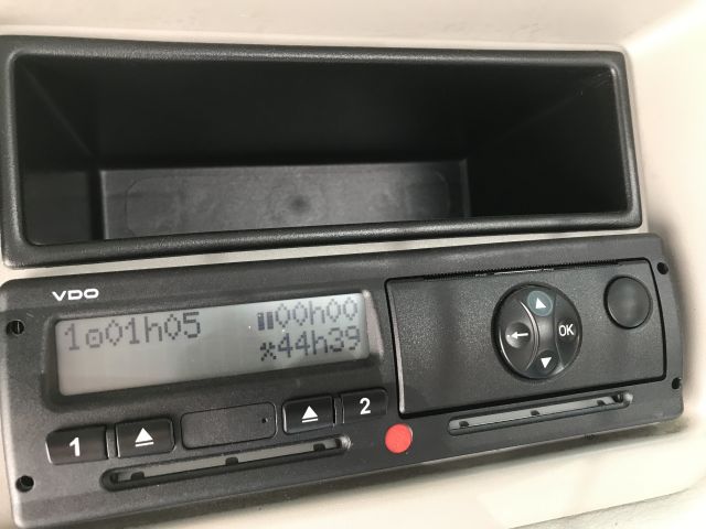 702871-38 Volvo FL240 4x2 salvage car transport 2007