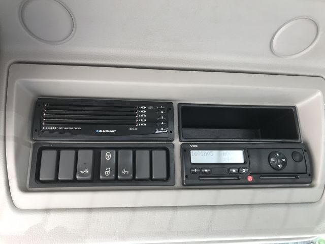 702871-39 Volvo FL240 4x2 salvage car transport 2007