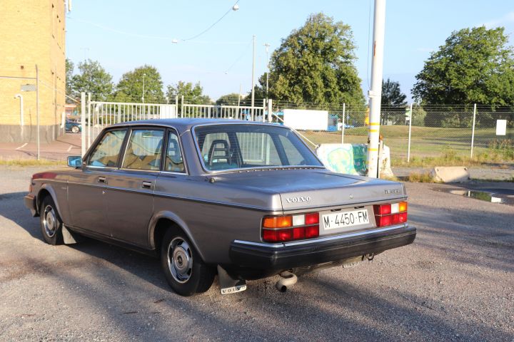692314-3 Volvo 244 diesel -83