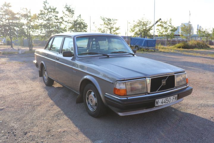 692314-7 Volvo 244 diesel -83