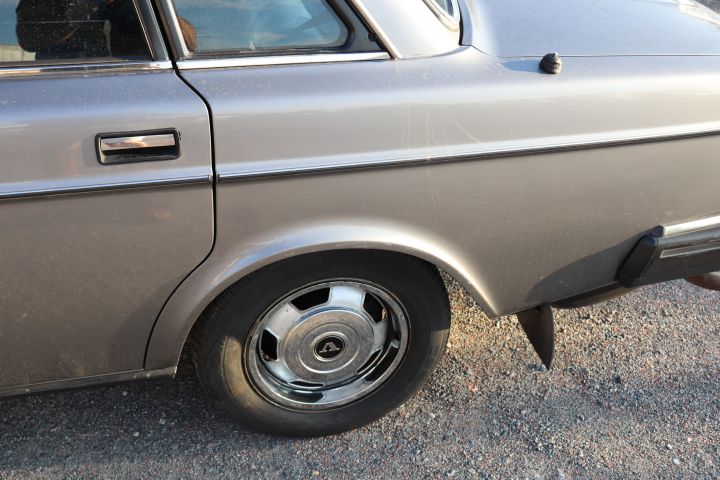 692314-15 Volvo 244 diesel -83