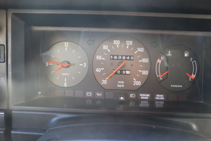 692314-30 Volvo 244 diesel -83