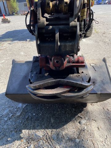 661315-34 Komatsu PW148-8 Wheeled excavator with trailer