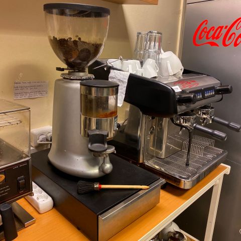 661708-8 Espresso machine Expobar and coffee grinder