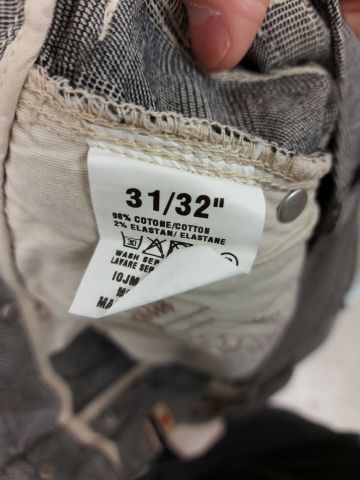 703386-7 Jeans Jaggy Size: 31/32