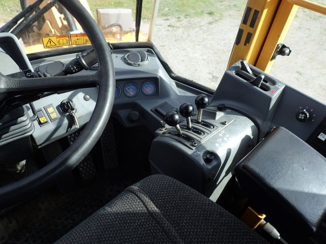 527699-17 Loader Volvo L50C -99 EML698