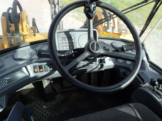 527699-18 Loader Volvo L50C -99 EML698