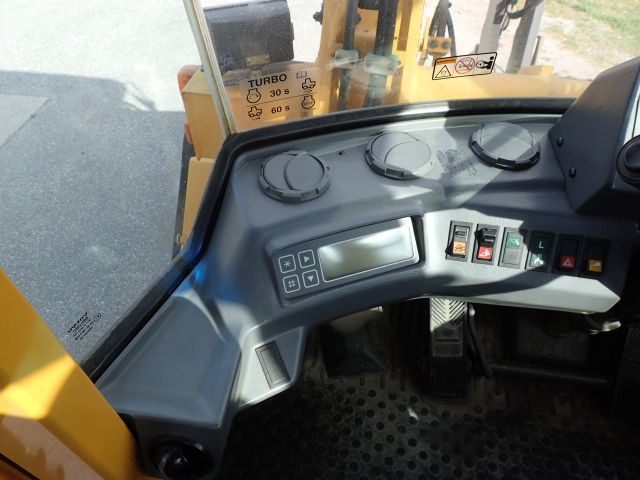 527699-19 Loader Volvo L50C -99 EML698