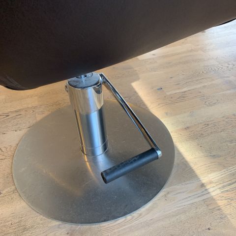 699151-7 Hairdressing station with chair MG Bross