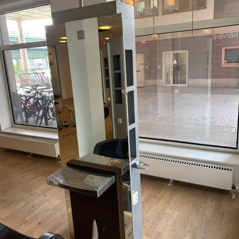 699151-8 Hairdressing station with chair MG Bross