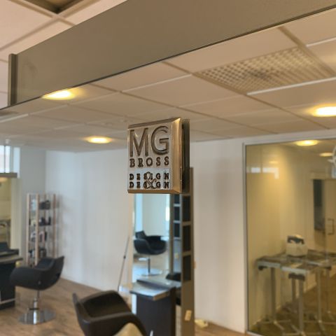 699156-6 Hairdressing station with chair and saddle chair MG Bross