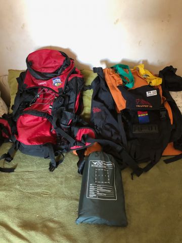 685894-1 2 backpacks Fjällräven Trapper 50, Frisport Corixa 45, sleeping hammock