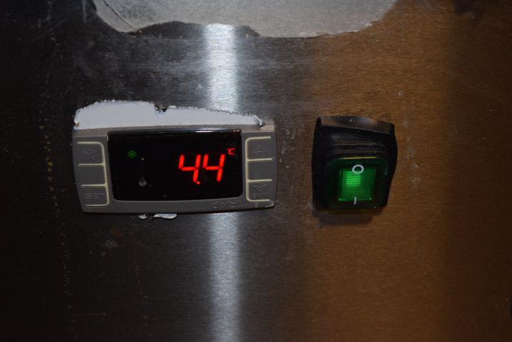 646391-10 Saladette glass top Adexa S903CG (136x70x133 cm)