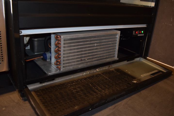 646393-10 Wall cooler Adexa BLF-1366 with night curtain (131x66x200 cm)